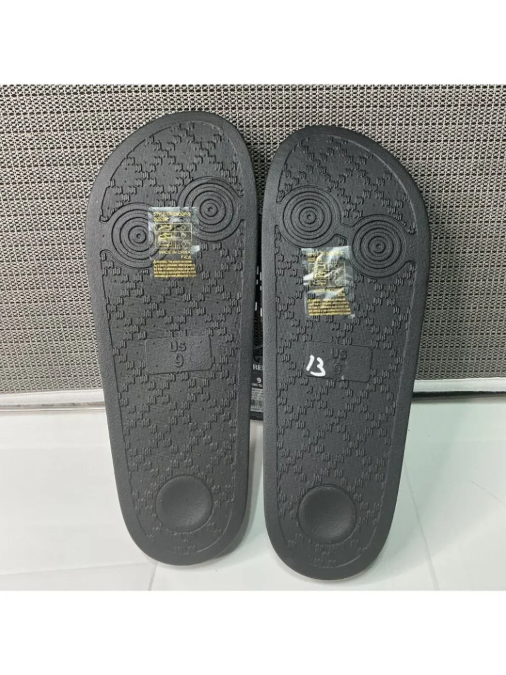 True Religion Men's Size 9 Style TR-Snoop -S Black & White Logo Slide Sandals
